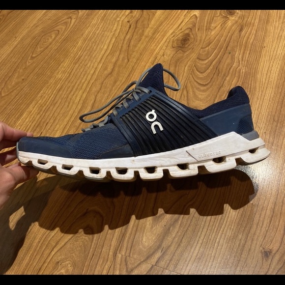 On Running Other - On Running Cloudswift size 11.5 navy/white